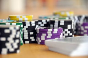Hoe speel je 3-card poker?