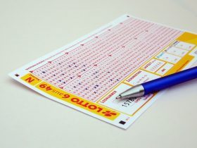De kans om de loterij te winnen is nihil. En toch blijven we meedoen